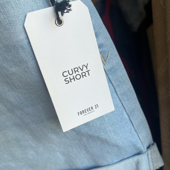 Curvy Light Denim Short - Picture 4 of 5